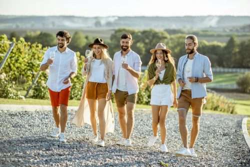 Gruppe bei einer Weinprobe in Binissalem auf Mallorca